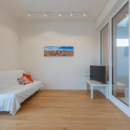 Hills View - Stunning Attic With Terrace Apartamento